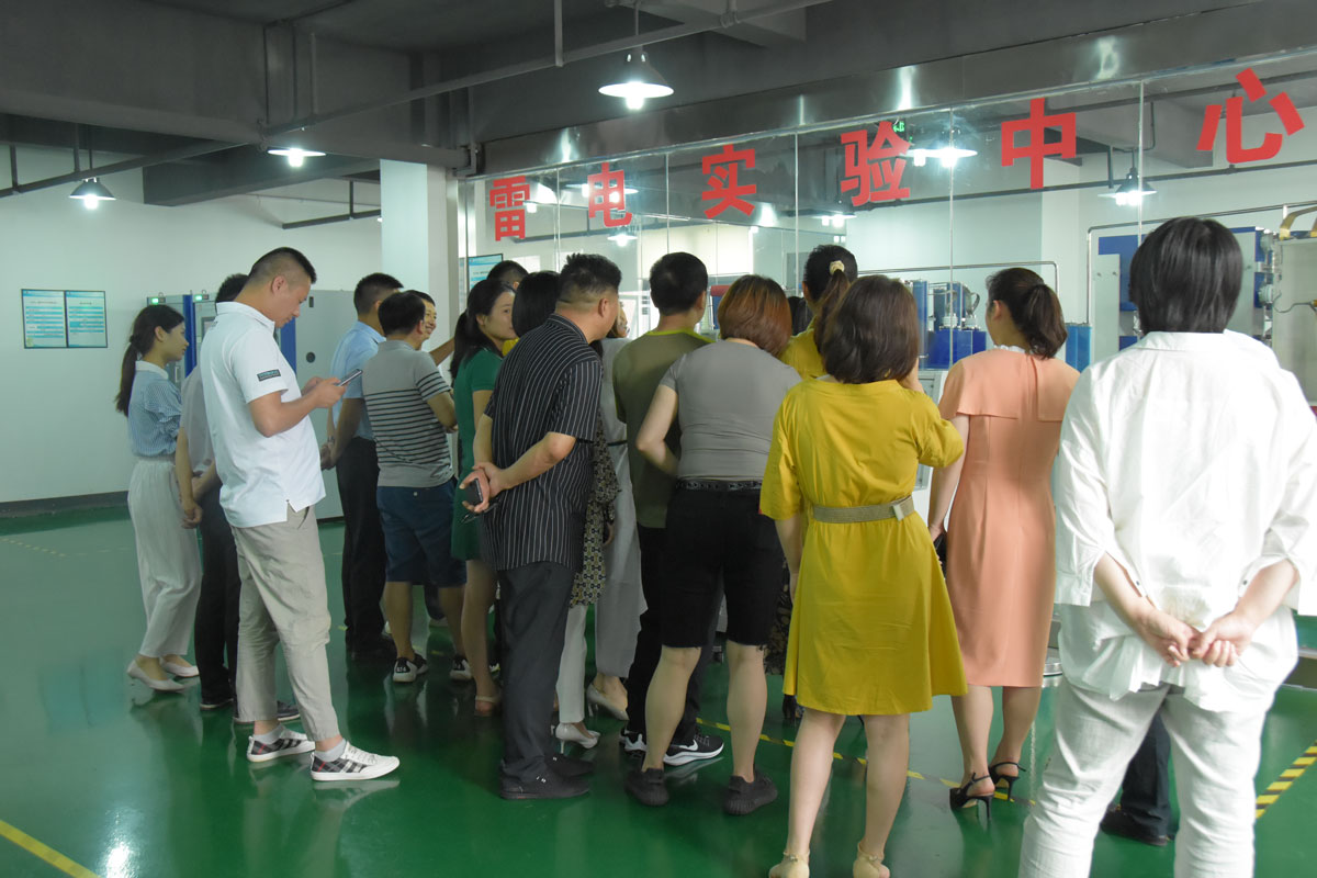 瑞士维多利亚大学MBA15-16班同学莅临澳洲10手机平台-澳洲10(中国)
防雷考察交流